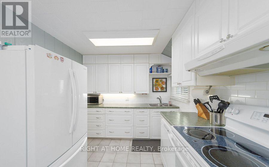 12 Lakeshore Road E, Oro-Medonte, Ontario L0L 2E0 - Photo 16 - S13470240