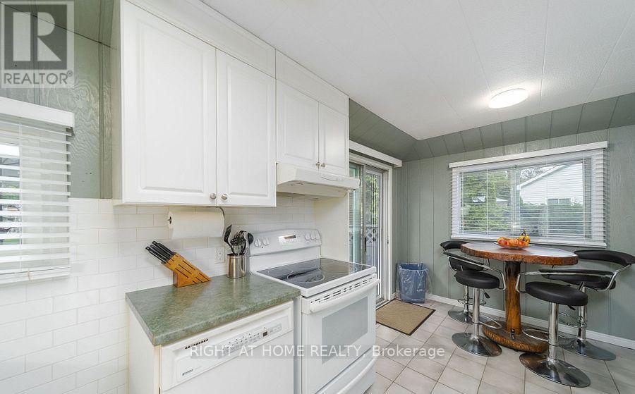 12 Lakeshore Road E, Oro-Medonte, Ontario L0L 2E0 - Photo 17 - S13470240