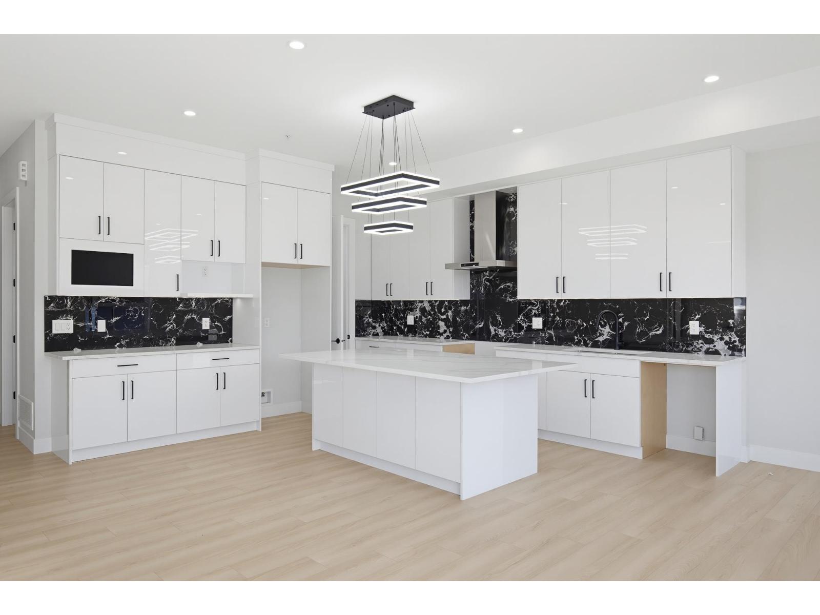 32613 Cherry Avenue, Mission, British Columbia  V2V 2T8 - Photo 3 - R3138038