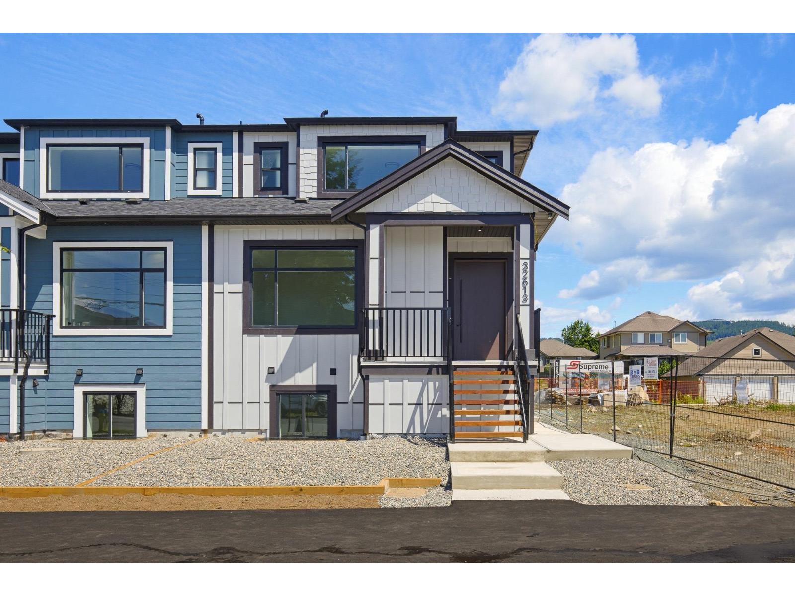32613 Cherry Avenue, Mission, British Columbia  V2V 2T8 - Photo 2 - R3138038