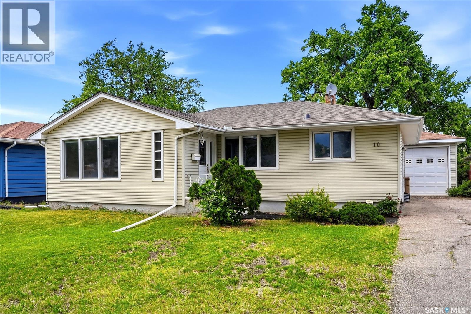 10 Lamont Crescent, Regina, Saskatchewan  S4S 4A4 - Photo 1 - SK040151