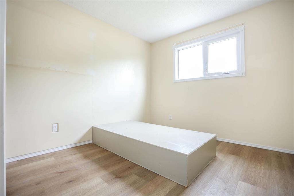 451 Horace Street, Winnipeg, Manitoba  R2H 0X4 - Photo 6 - 202614390