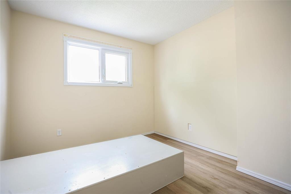 451 Horace Street, Winnipeg, Manitoba  R2H 0X4 - Photo 9 - 202614390
