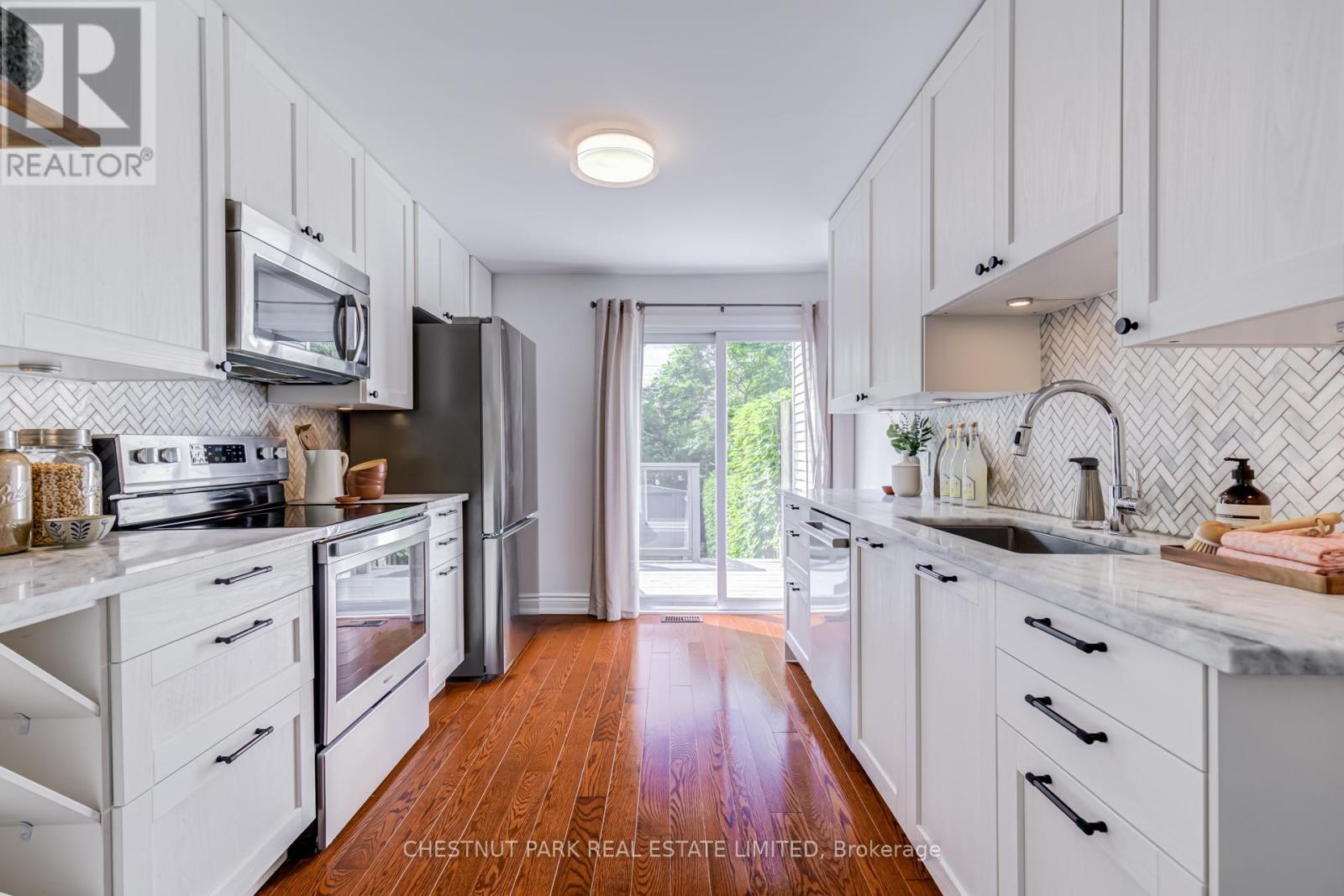 89 Frater Avenue, Toronto, Ontario  M4C 2H7 - Photo 14 - E13444902