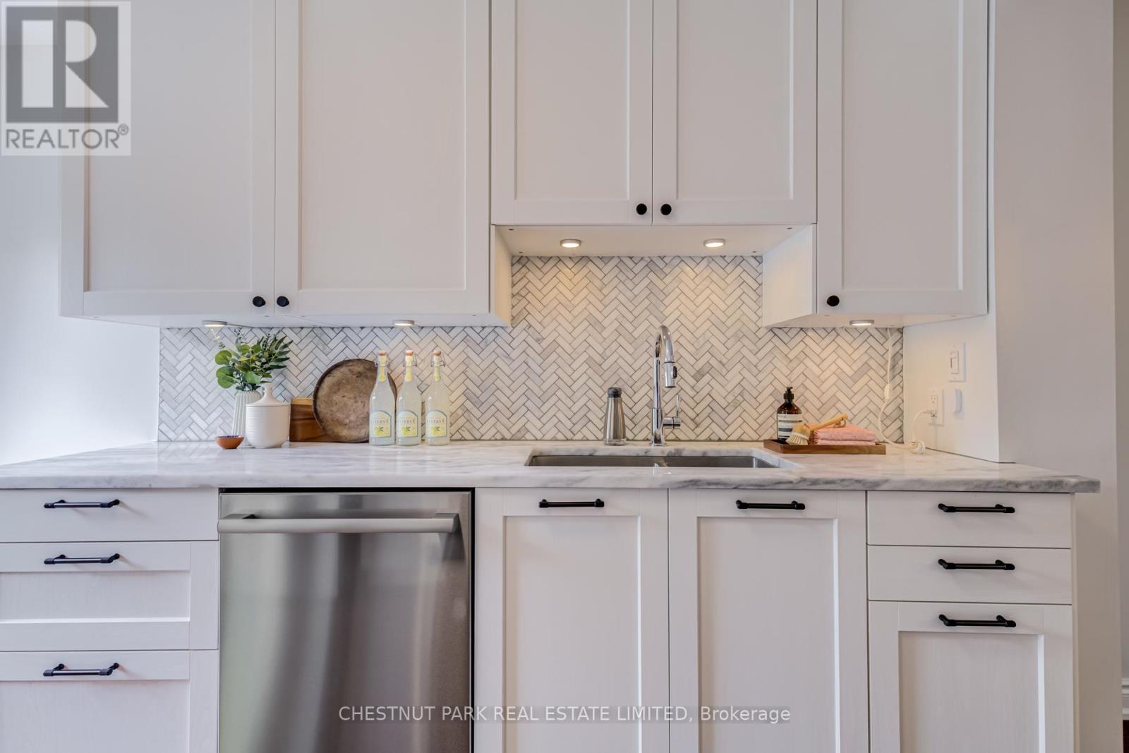 89 Frater Avenue, Toronto, Ontario  M4C 2H7 - Photo 10 - E13444902