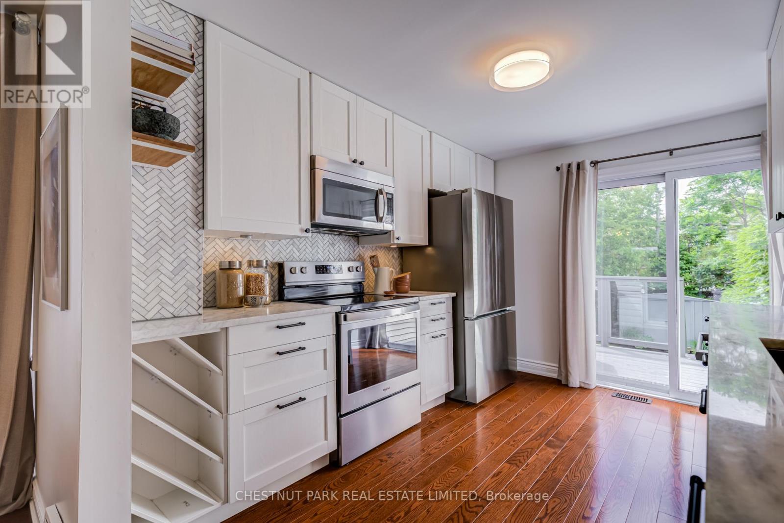 89 Frater Avenue, Toronto, Ontario  M4C 2H7 - Photo 9 - E13444902