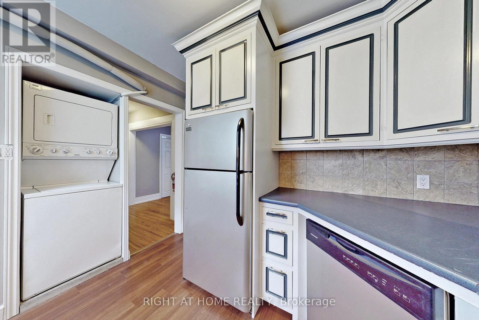 #a - 255 Lakeshore Road E, Mississauga, Ontario L5G 1G8 - Photo 15 - W13470256