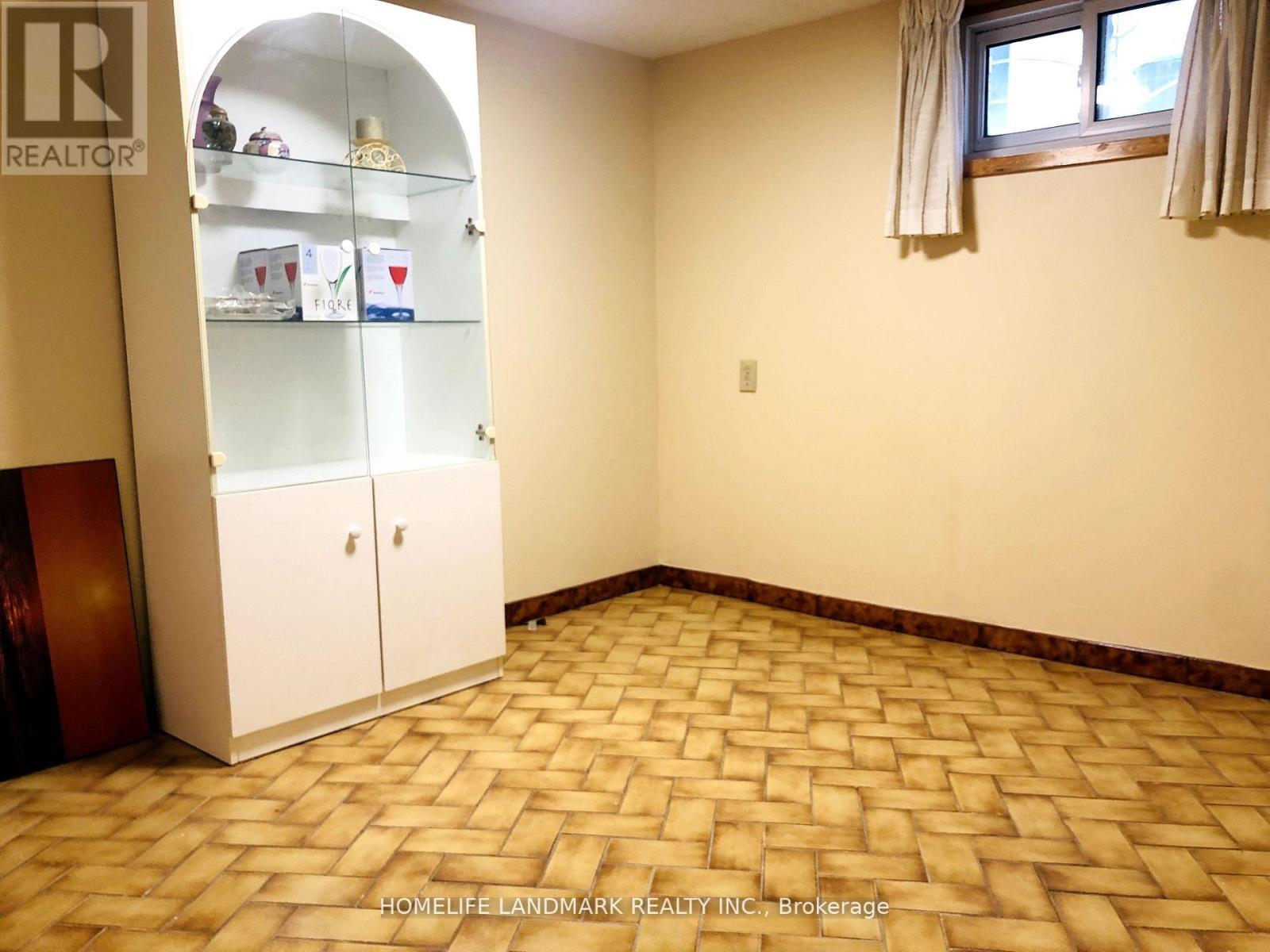 Bsmt - 8 Plainfield Road, Toronto, Ontario M9N 1G7 - Photo 16 - W13470258