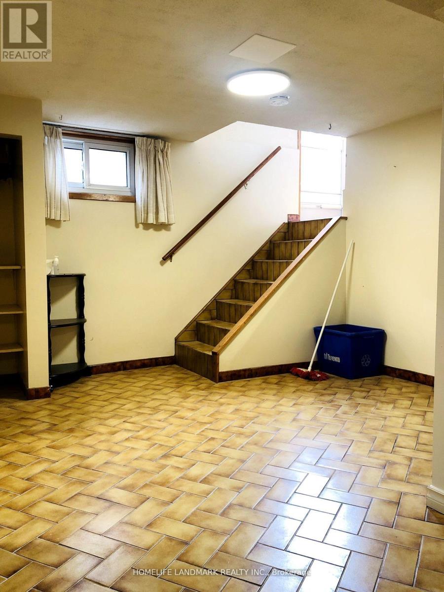 Bsmt - 8 Plainfield Road, Toronto, Ontario M9N 1G7 - Photo 3 - W13470258