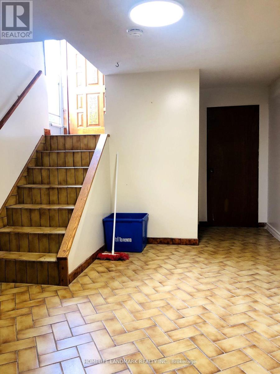 Bsmt - 8 Plainfield Road, Toronto, Ontario M9N 1G7 - Photo 4 - W13470258
