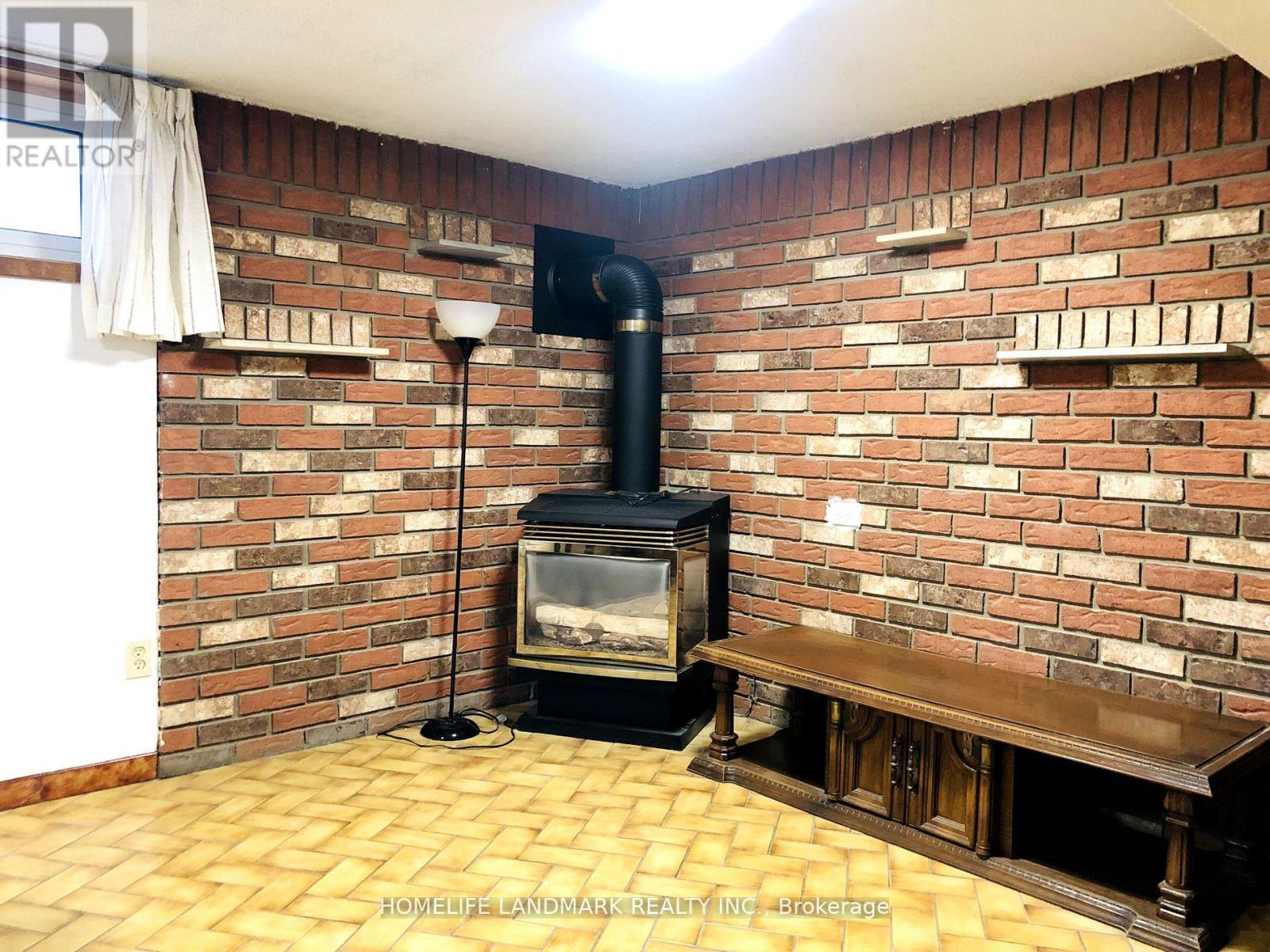 Bsmt - 8 Plainfield Road, Toronto, Ontario M9N 1G7 - Photo 5 - W13470258