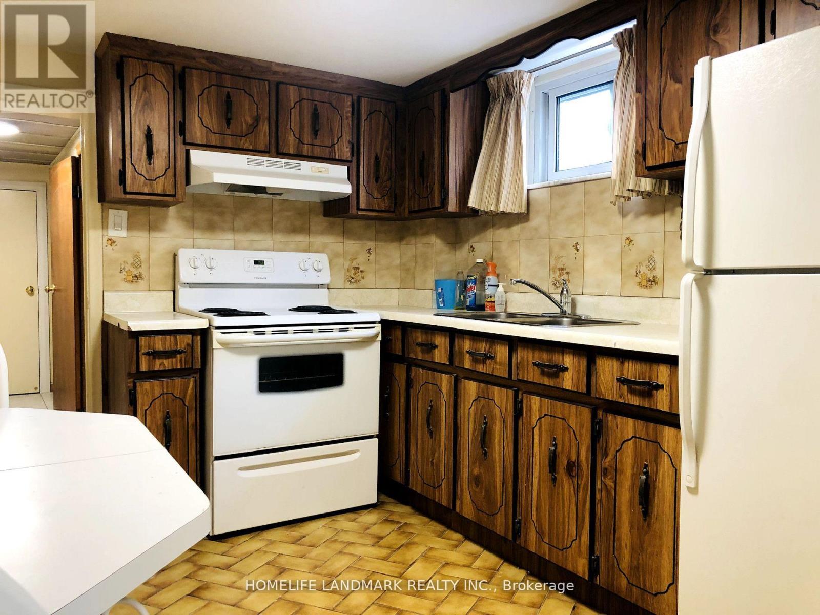 Bsmt - 8 Plainfield Road, Toronto, Ontario M9N 1G7 - Photo 7 - W13470258