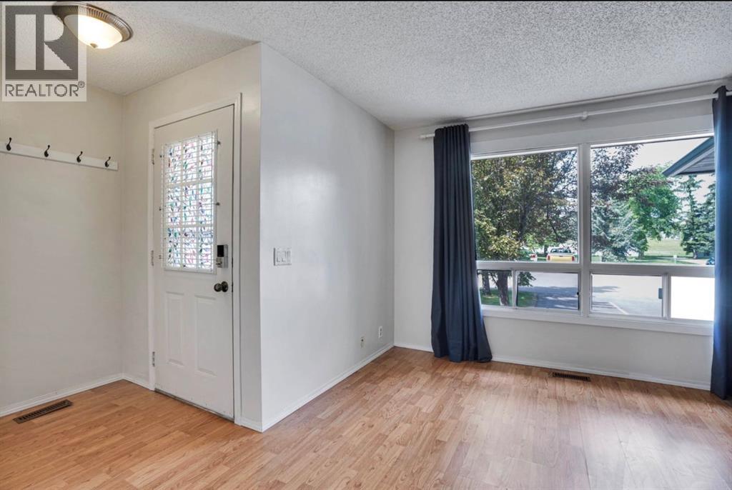 164 Woodsman Lane, Calgary, Alberta  T2W 4Z6 - Photo 7 - A2321633