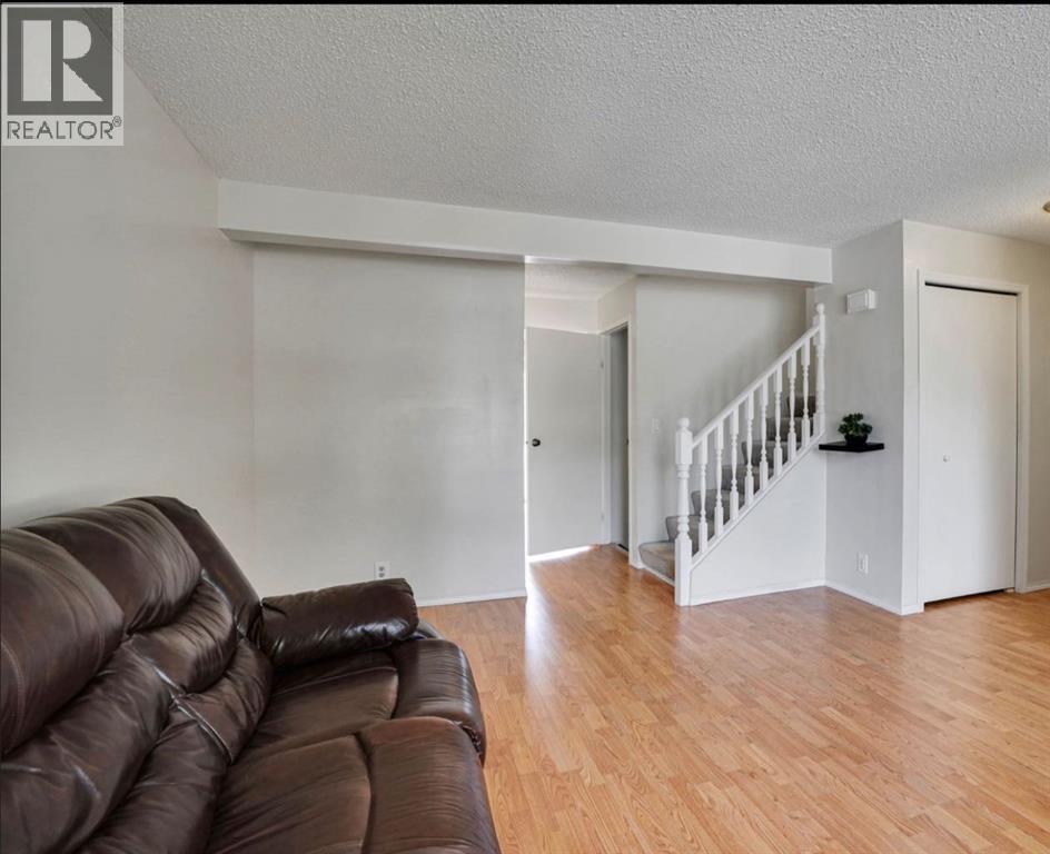 164 Woodsman Lane, Calgary, Alberta  T2W 4Z6 - Photo 8 - A2321633