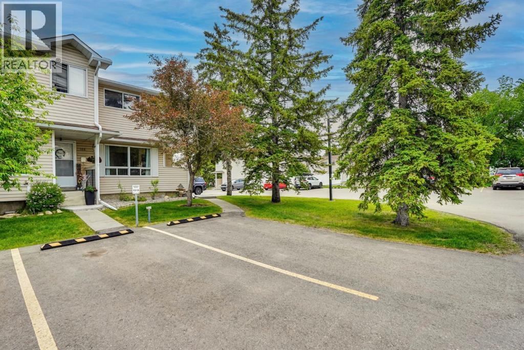 164 Woodsman Lane, Calgary, Alberta  T2W 4Z6 - Photo 3 - A2321633