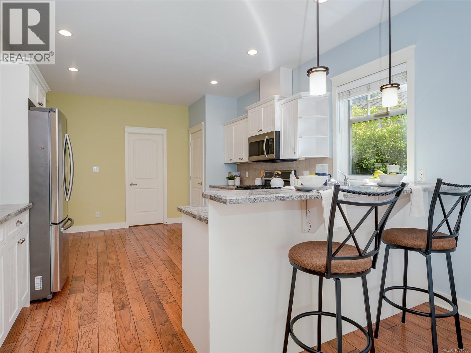 566 Caselton Pl, Saanich, British Columbia  V8Z 7Y5 - Photo 10 - 1037099