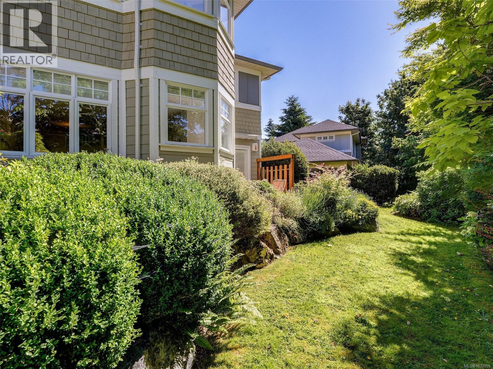566 Caselton Pl, Saanich, British Columbia  V8Z 7Y5 - Photo 33 - 1037099
