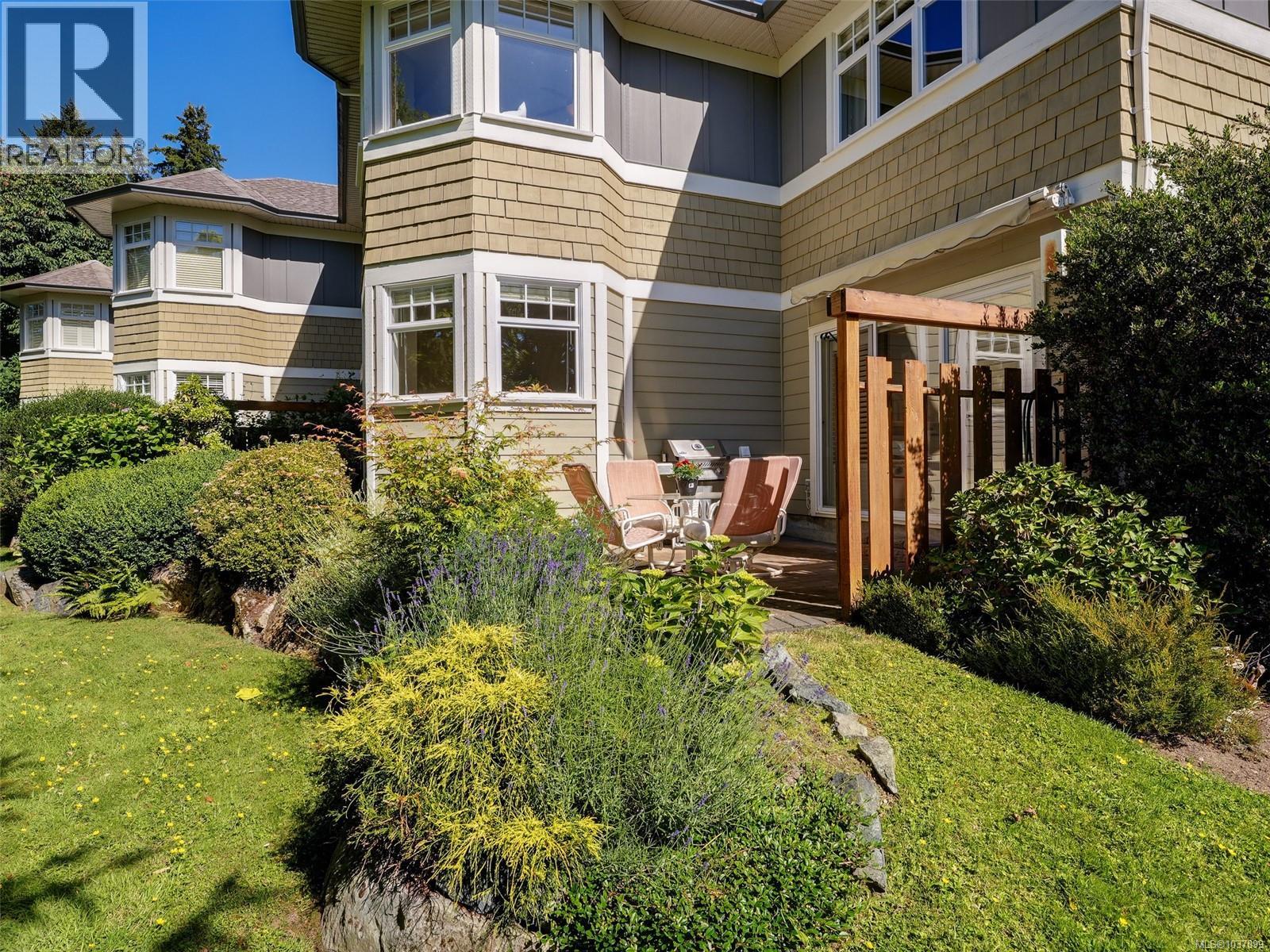 566 Caselton Pl, Saanich, British Columbia  V8Z 7Y5 - Photo 32 - 1037099