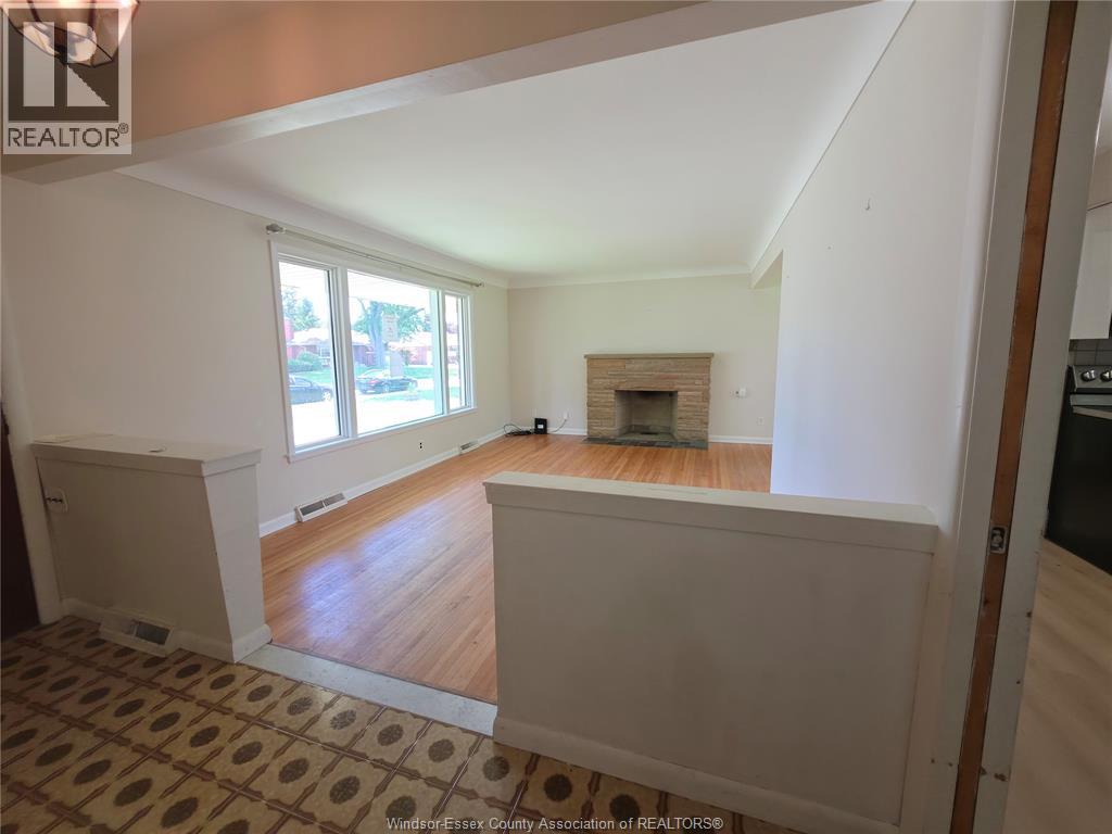 2721 Virginia Park Avenue, Windsor, Ontario  N9E 2B5 - Photo 3 - 26014653