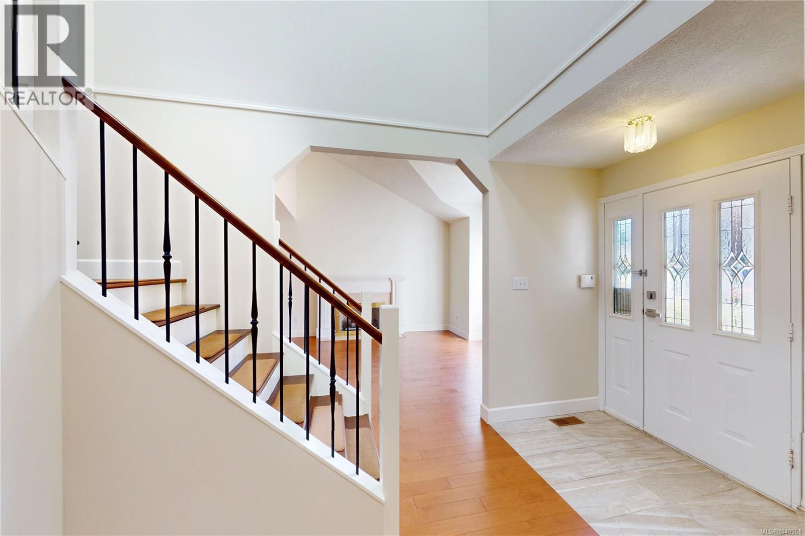 4767 Elliot Pl, Saanich, British Columbia  V8Y 3E4 - Photo 5 - 1040961