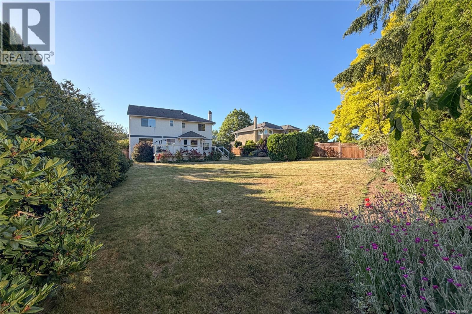 4767 Elliot Pl, Saanich, British Columbia  V8Y 3E4 - Photo 62 - 1040961