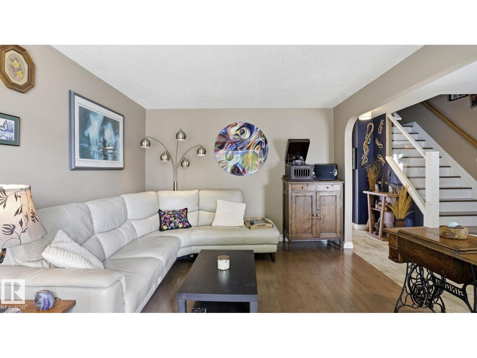 1827 36 St Nw Nw, Edmonton, Alberta  T6L 3M9 - Photo 4 - E4494872