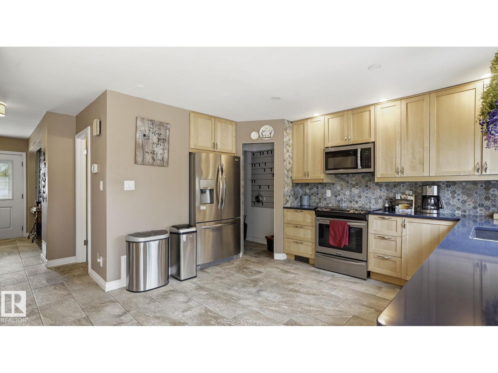 1827 36 St Nw Nw, Edmonton, Alberta  T6L 3M9 - Photo 9 - E4494872