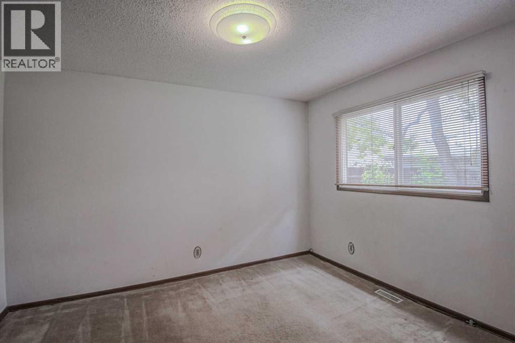 1135 Southglen Drive SW, Calgary, Alberta  T2W 0X2 - Photo 5 - A2322162