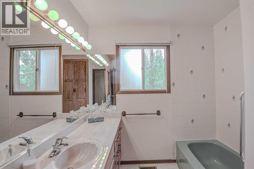 1135 Southglen Drive SW, Calgary, Alberta  T2W 0X2 - Photo 14 - A2322162