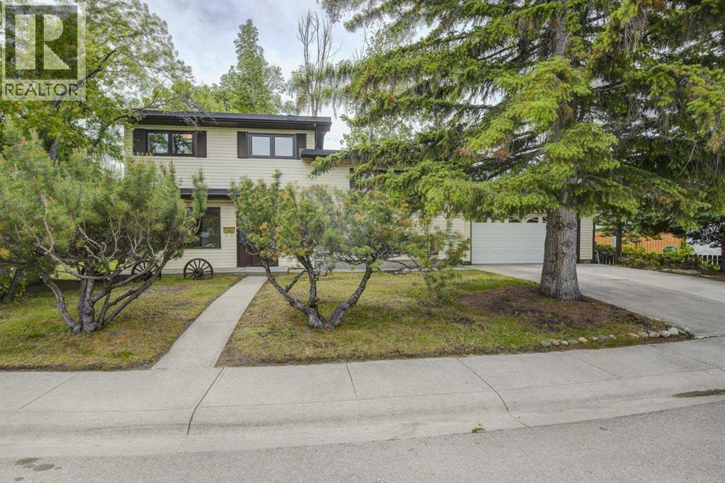 1135 Southglen Drive SW, Calgary, Alberta  T2W 0X2 - Photo 1 - A2322162