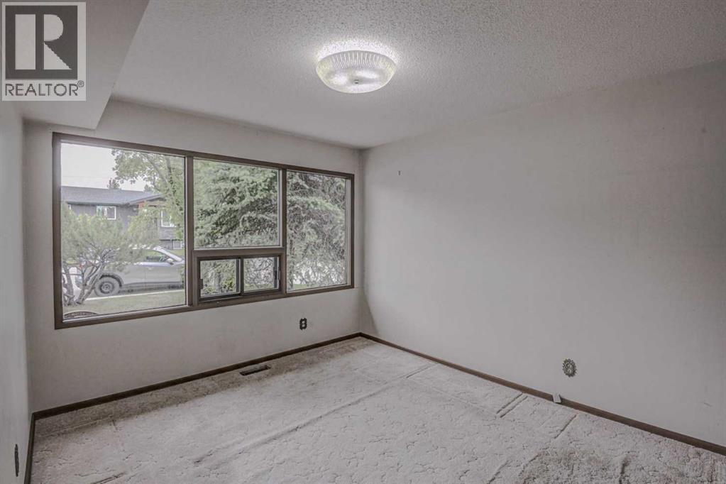 1135 Southglen Drive SW, Calgary, Alberta  T2W 0X2 - Photo 4 - A2322162