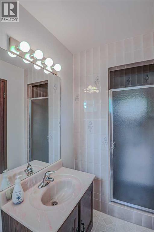 1135 Southglen Drive SW, Calgary, Alberta  T2W 0X2 - Photo 6 - A2322162