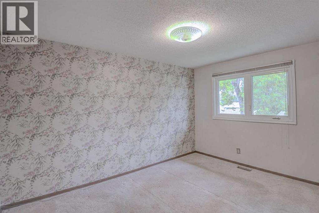 1135 Southglen Drive SW, Calgary, Alberta  T2W 0X2 - Photo 11 - A2322162
