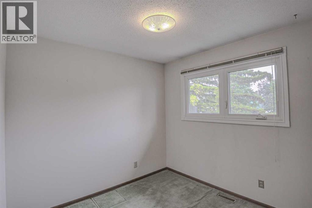 1135 Southglen Drive SW, Calgary, Alberta  T2W 0X2 - Photo 13 - A2322162