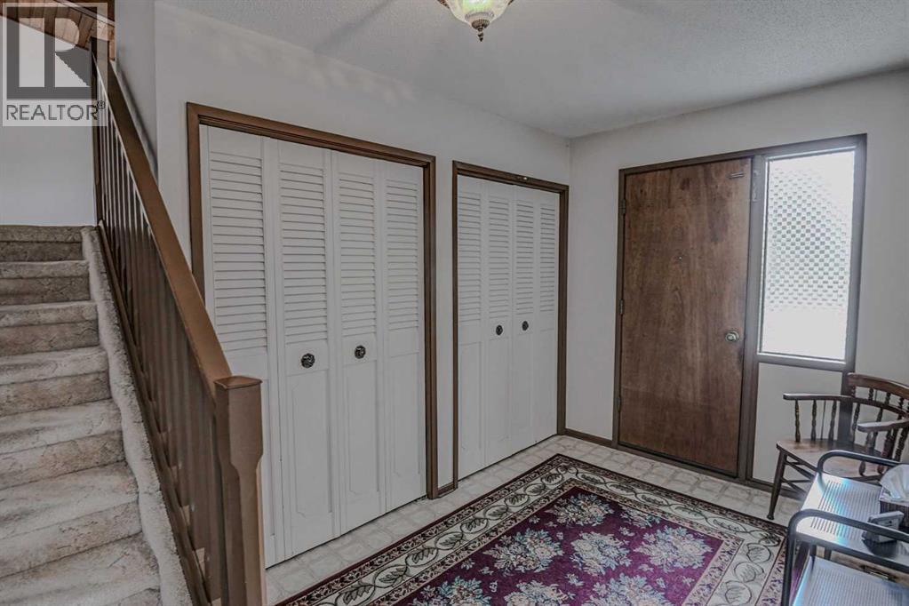 1135 Southglen Drive SW, Calgary, Alberta  T2W 0X2 - Photo 3 - A2322162
