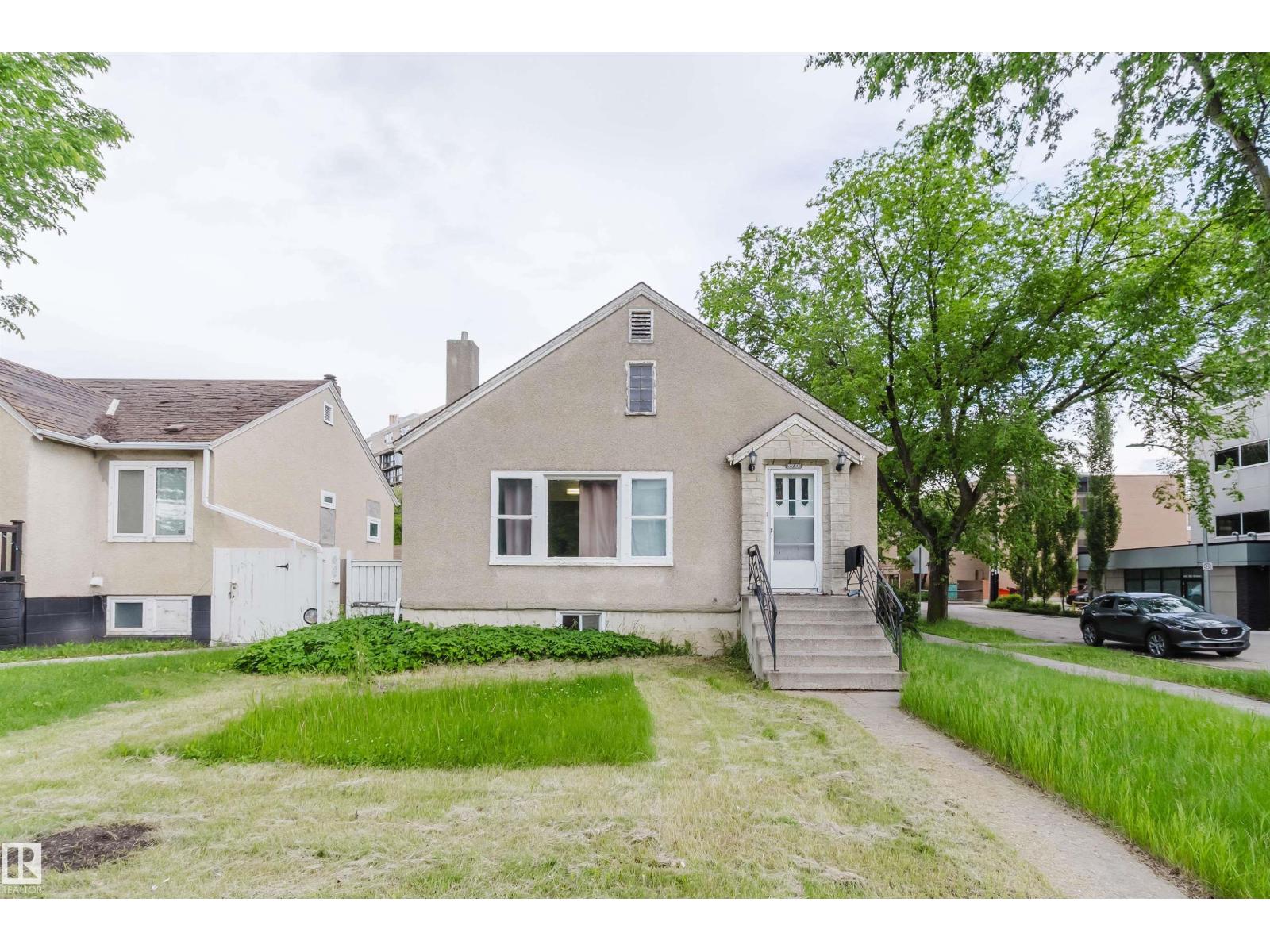 7703 109 St NW, Edmonton, Alberta  T6G 1C4 - Photo 3 - E4494857