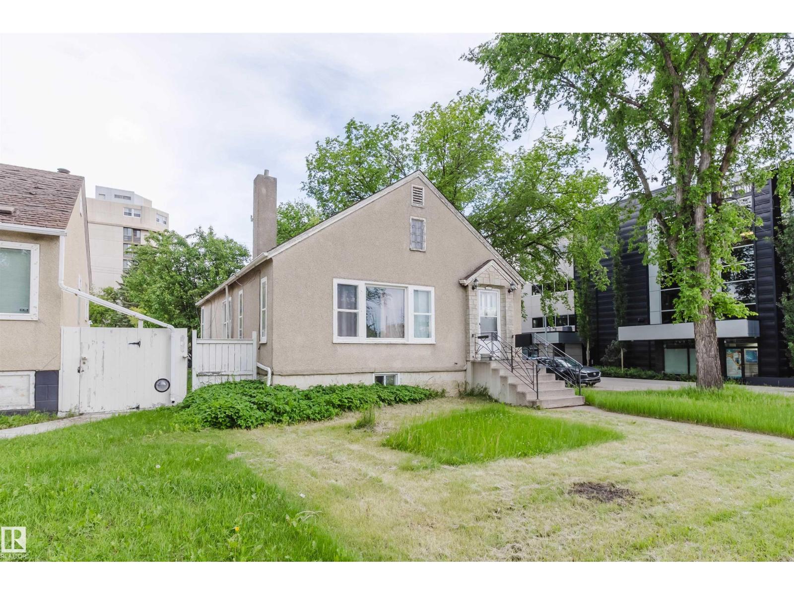 7703 109 St NW, Edmonton, Alberta  T6G 1C4 - Photo 2 - E4494857