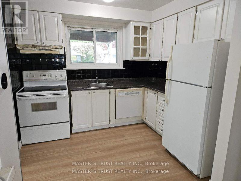 69 GROVE PARK CRESCENT, Toronto, Ontario