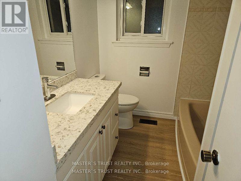 69 Grove Park Crescent, Toronto, Ontario  M2J 2C7 - Photo 3 - C13470402