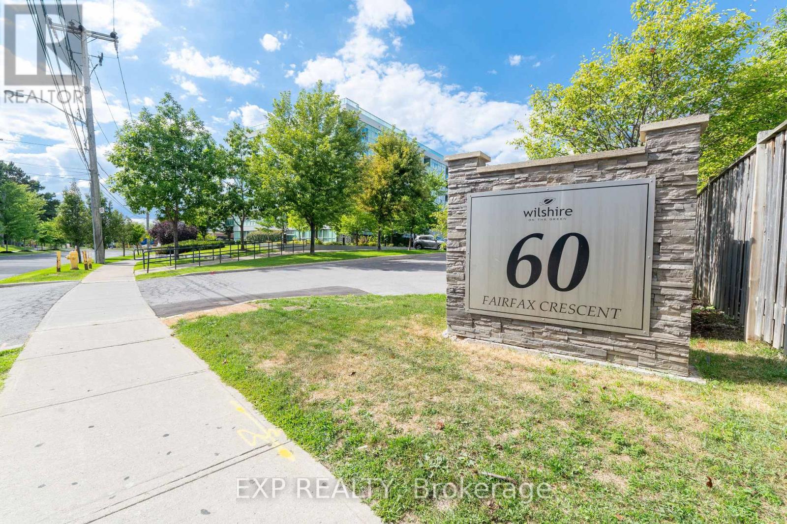 221 - 60 Fairfax Crescent N, Toronto, Ontario  M1L 0E1 - Photo 2 - E13470396