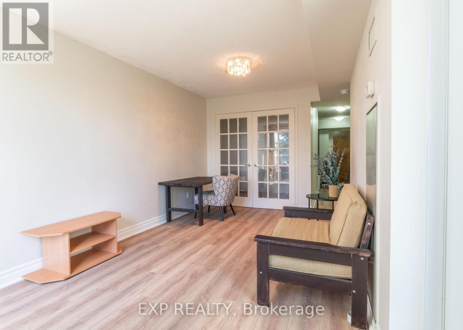 221 - 60 Fairfax Crescent N, Toronto, Ontario  M1L 0E1 - Photo 3 - E13470396