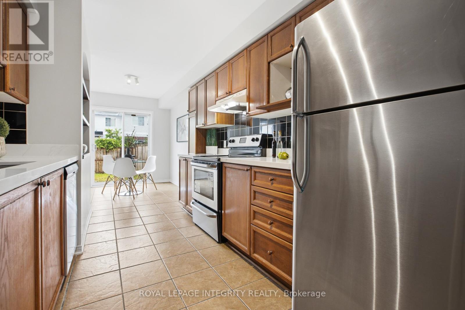 92 Inverkip Avenue, Ottawa, Ontario  K1T 4C3 - Photo 10 - X13470414