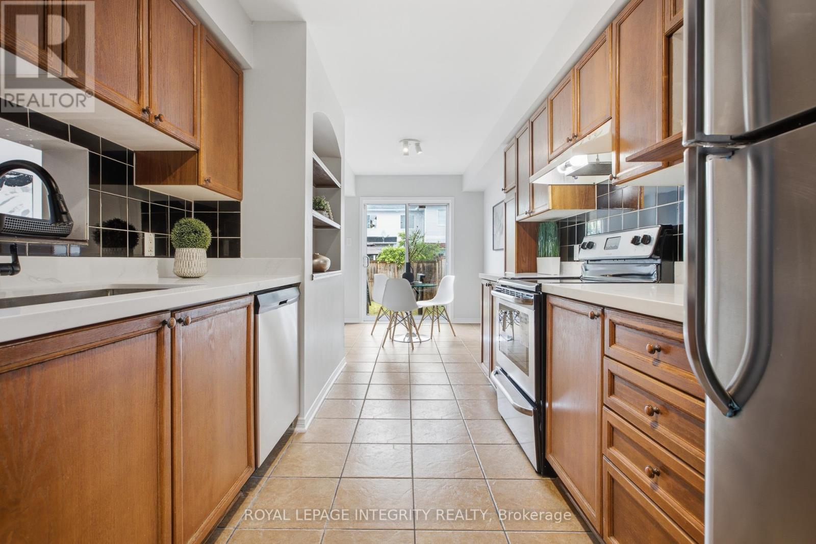 92 Inverkip Avenue, Ottawa, Ontario  K1T 4C3 - Photo 14 - X13470414