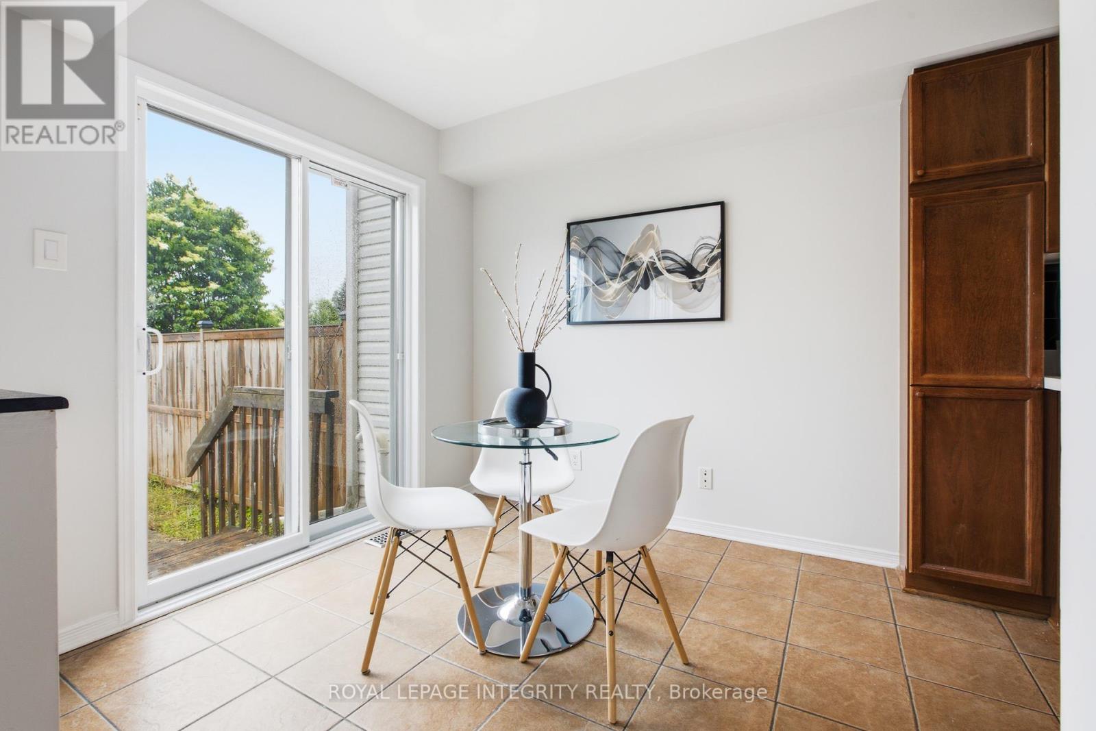 92 Inverkip Avenue, Ottawa, Ontario  K1T 4C3 - Photo 8 - X13470414