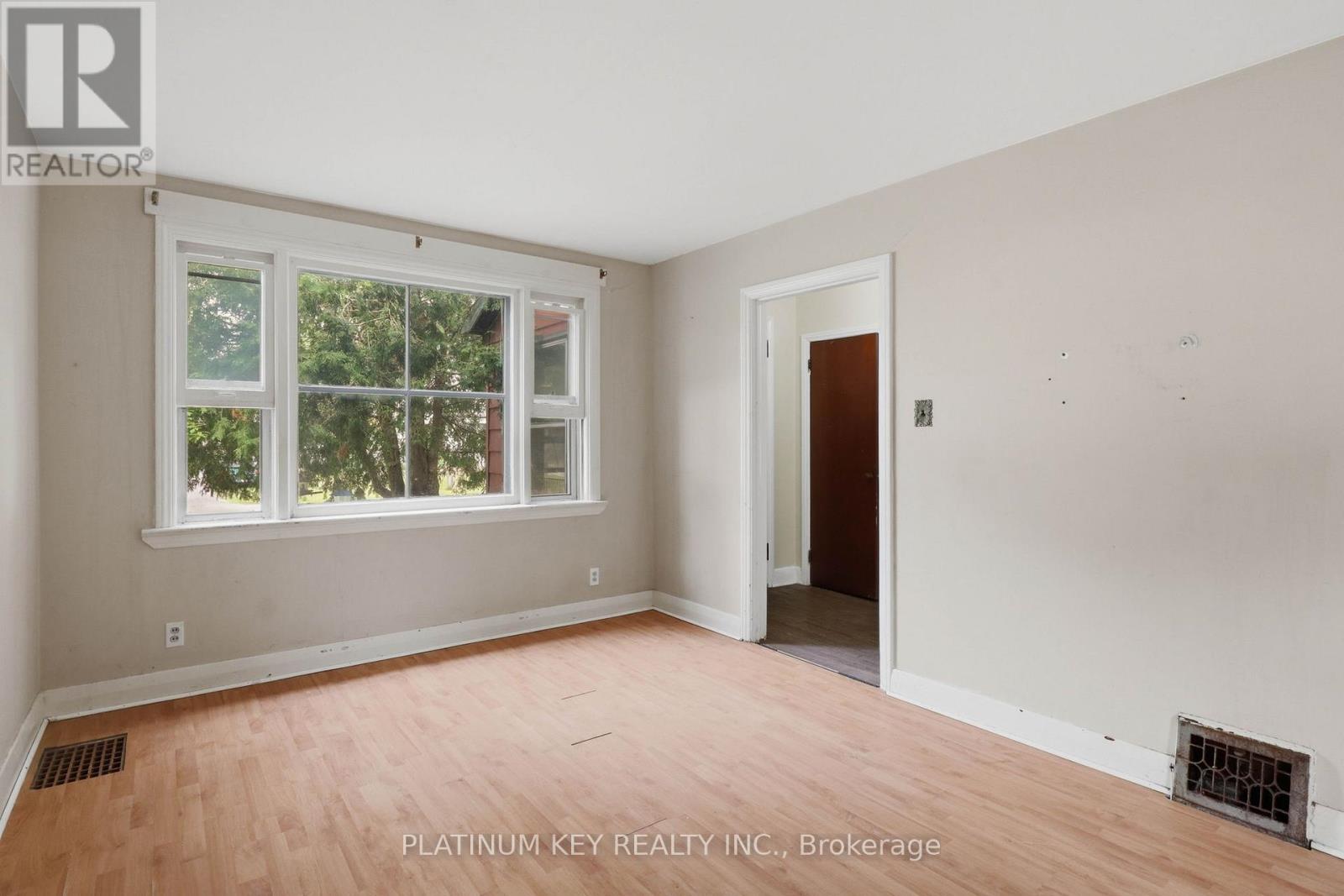1271 Crumlin Side Road, London East, Ontario  N5V 1R6 - Photo 6 - X13470474