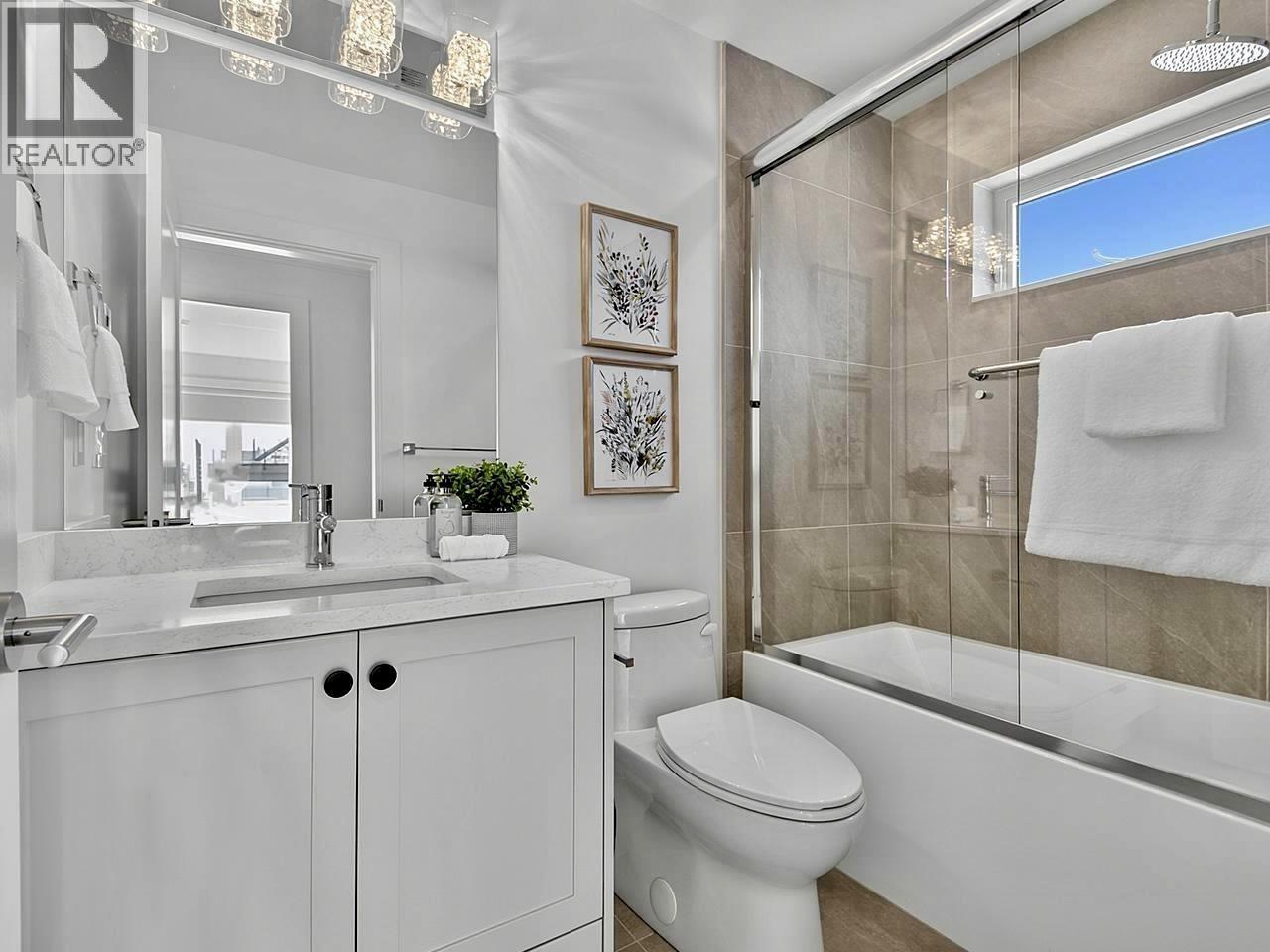 1 8029 Macpherson Avenue, Burnaby, British Columbia  V5J 4P5 - Photo 25 - R3135885