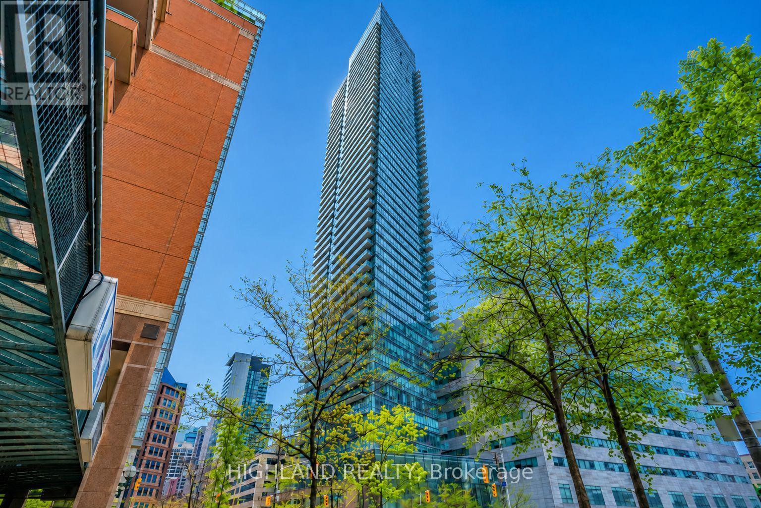 2409 - 832 BAY STREET, Toronto, Ontario
