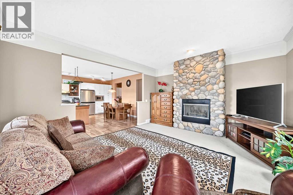 10 Hidden Creek View Nw, Calgary, Alberta  T3A 6C5 - Photo 8 - A2322731