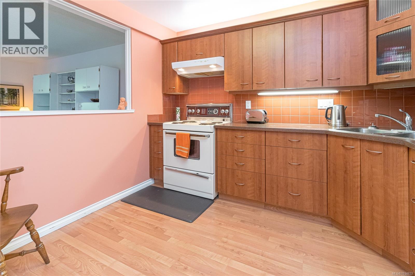 306 1120 Fairfield Rd, Victoria, British Columbia  V8V 3A7 - Photo 11 - 1034832