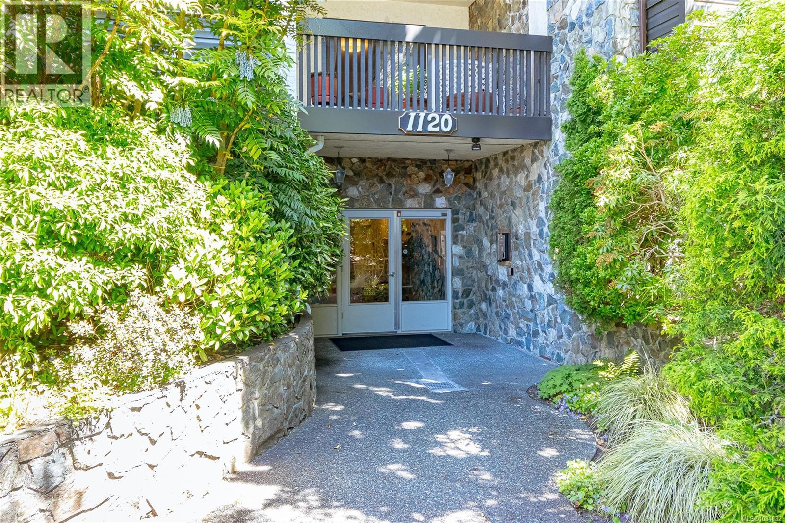 306 1120 Fairfield Rd, Victoria, British Columbia  V8V 3A7 - Photo 2 - 1034832